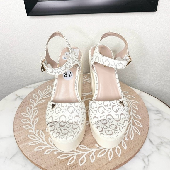 Guess 🎀Platform monogram Guess high heel white sandals, Gold charm logo 8.5 - Picture 3 of 6